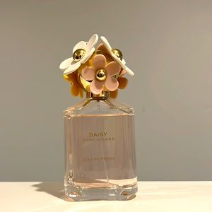 Marc Jacobs DAISY EAU SO FRESH perfume. Large size 125 ml / 4.25 fl oz
